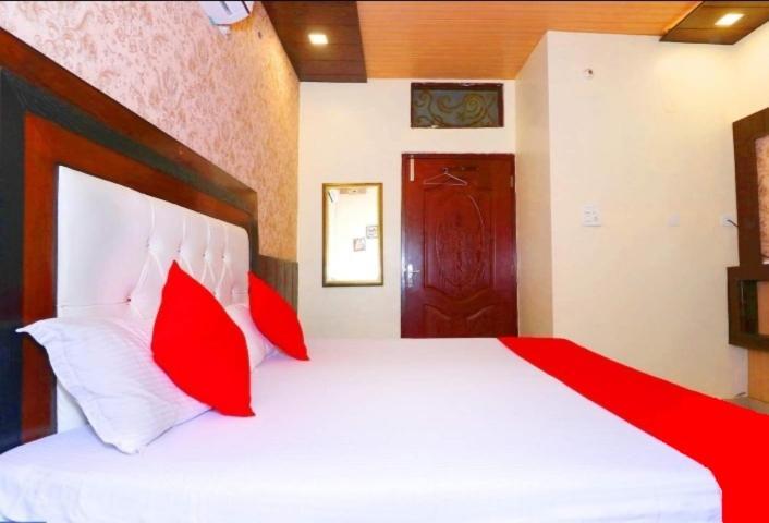 Hotel Mehak Kapurthala Town Buitenkant foto