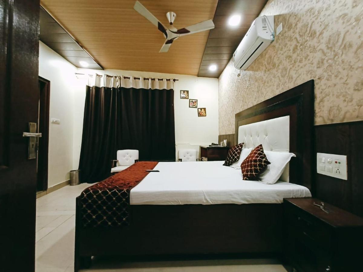 Hotel Mehak Kapurthala Town Buitenkant foto